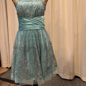 Morgan & Co Juniors SIZE 7/8 strapless FORMAL Dress